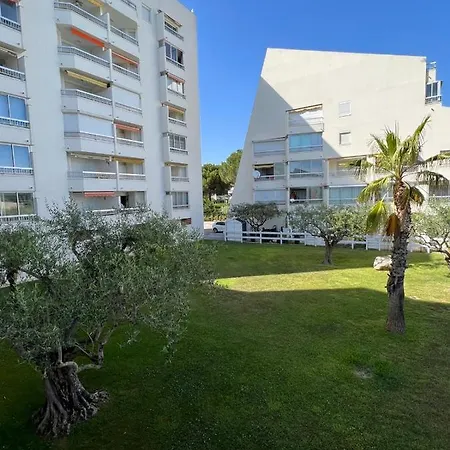 Le Paul Emile Apartmán *